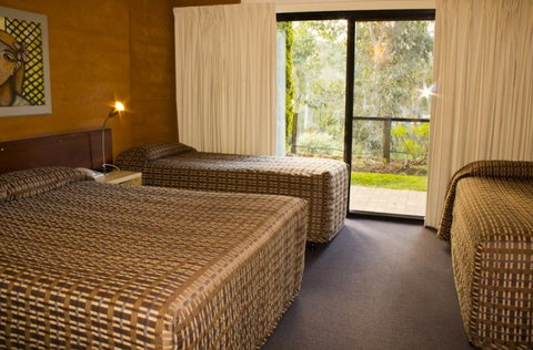 Best Western Pemberton Hotel - Lightning Ridge Tourism 3