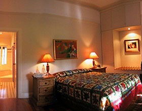 Ford House Retreat - Lightning Ridge Tourism 6