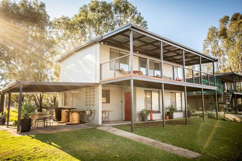 58 Pelican Point Via Morgan - Lightning Ridge Tourism 0