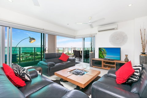 Beachlife Sands 3 Bedroom Harbour View Apartment - Lightning Ridge Tourism 1