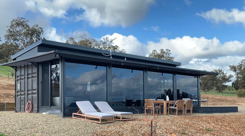 Belisi Farmstay Cottage - Lightning Ridge Tourism 0
