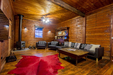 Blaxland's Cottage - Lightning Ridge Tourism 1