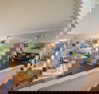 Breeze in Mollymook Beach - Lightning Ridge Tourism