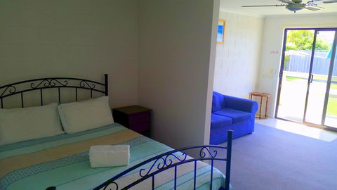 Carmen's Inn - Lightning Ridge Tourism 1