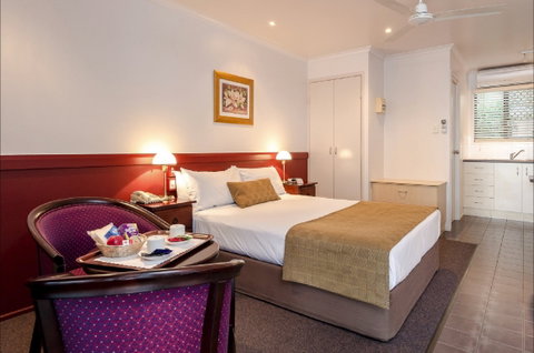 Central Studio Accommodation - Lightning Ridge Tourism 0