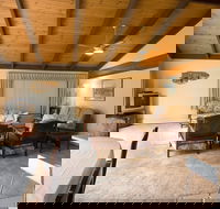 Chisholm Heights CBD Accommodation - Lightning Ridge Tourism