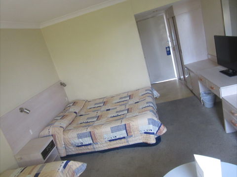 El Toro Motor Inn - Lightning Ridge Tourism 0