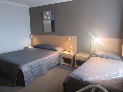 El Toro Motor Inn - Lightning Ridge Tourism 1