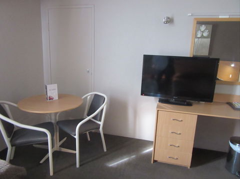 El Toro Motor Inn - Lightning Ridge Tourism 2