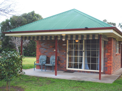 Factory Lane Bed & Breakfast - Lightning Ridge Tourism 0