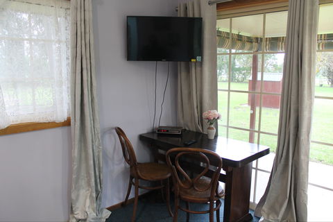 Factory Lane Bed & Breakfast - Lightning Ridge Tourism 2