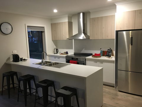 Falls Cottage Whitfield - Lightning Ridge Tourism 1