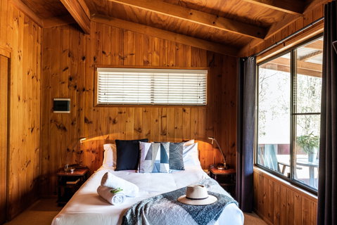 Granite Belt Retreat - Lightning Ridge Tourism 1