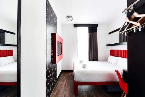 Ibis Melbourne Swanston Street Hotel - Lightning Ridge Tourism 1