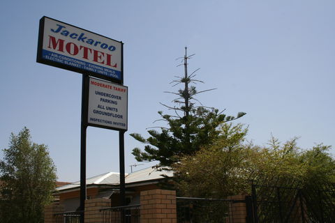 Jackaroo Apartments - Motel - Lightning Ridge Tourism 1
