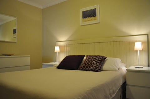 Karri Valley Chalets - Lightning Ridge Tourism 0