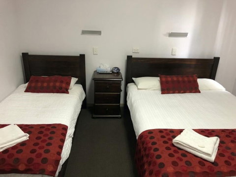 Minlaton Hotel - Lightning Ridge Tourism 2
