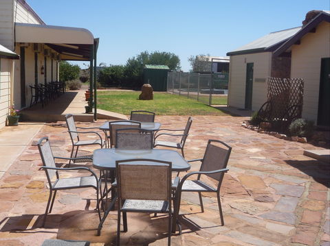 Nuttbush Retreat - Lightning Ridge Tourism 1