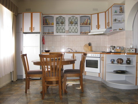 Peel Cottage - Lightning Ridge Tourism 2