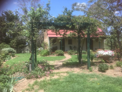 Red Hill Cottage - Lightning Ridge Tourism 1