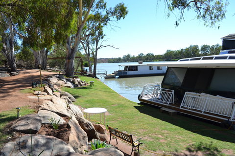 Riverbush Cottages - Lightning Ridge Tourism 1