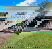Salt Breeze - Lightning Ridge Tourism
