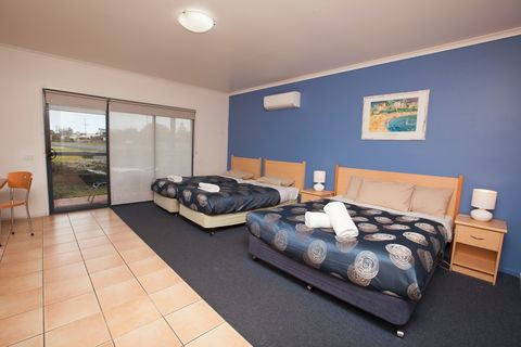 Seaview Motel And Apartments - Lightning Ridge Tourism 2