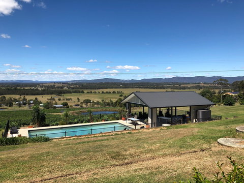 Sovereign Hill Country Lodge - Lightning Ridge Tourism 1