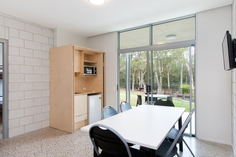 Sunshine Coast Recreation Centre - Lightning Ridge Tourism 1