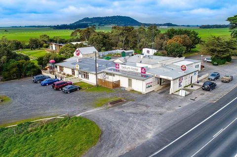 The Bellum Hotel - Lightning Ridge Tourism 1