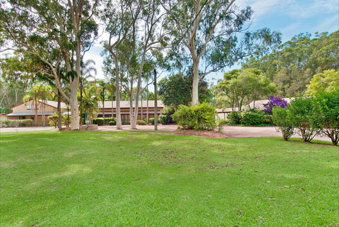 The Francis Retreat - Bonny Hills - Lightning Ridge Tourism 1