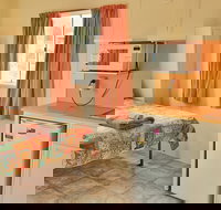 Willow Springs The Governess' Cabin - Lightning Ridge Tourism