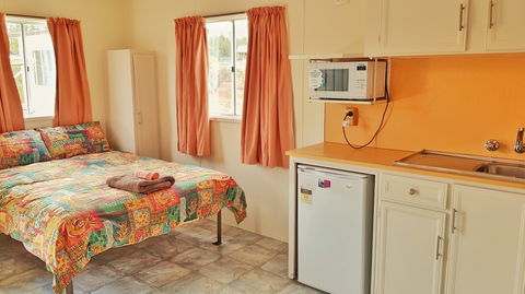 Willow Springs The Governess' Cabin - Lightning Ridge Tourism 0