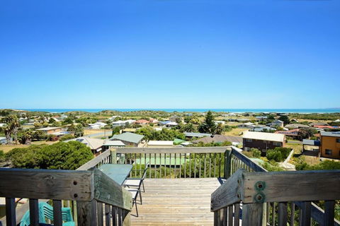 3 Henley Street - Goolwa Beach - Lightning Ridge Tourism 0