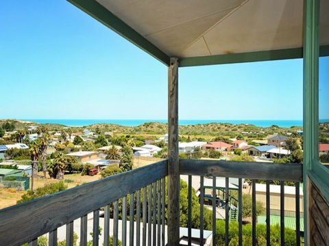 3 Henley Street - Goolwa Beach - Lightning Ridge Tourism 1