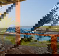 Absolute Oceanfront Cottage - Lightning Ridge Tourism