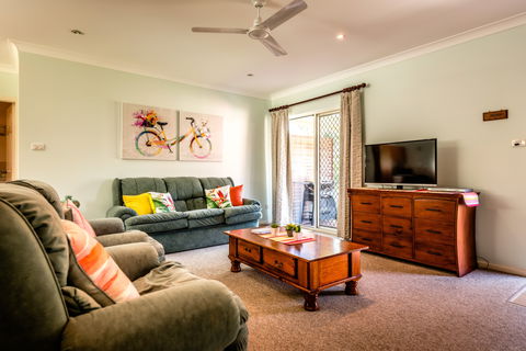 A Larks Nest - Lightning Ridge Tourism 2
