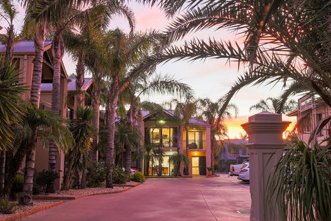 Aquarius Apartments - Lightning Ridge Tourism 0