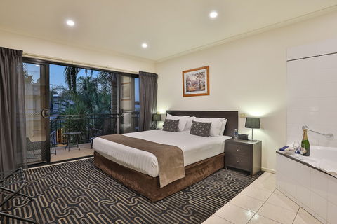 Aquarius Apartments - Lightning Ridge Tourism 2