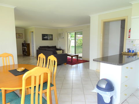 Blanche Place - Lightning Ridge Tourism 2