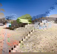 Brackens Hut - Lightning Ridge Tourism