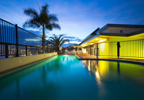 Brisbane City YHA - Lightning Ridge Tourism 0