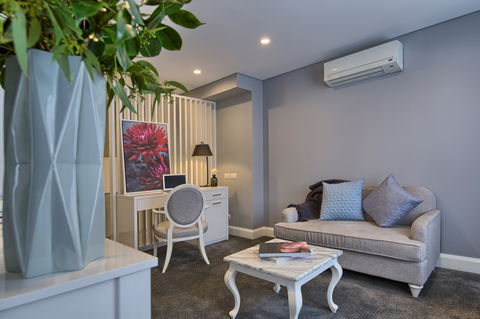 Canberra Rex Hotel - Lightning Ridge Tourism 2