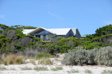Cassini Beach House - Lightning Ridge Tourism 0