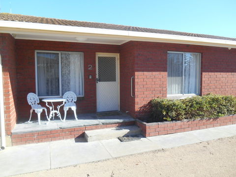 Clan Ranald Holiday Unit 2 - Lightning Ridge Tourism 0