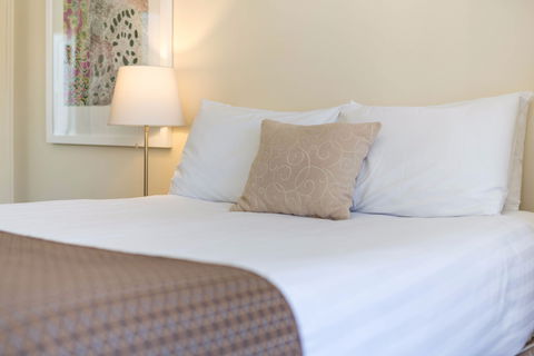 Club Motel And Apartments - Lightning Ridge Tourism 1
