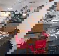 Cross Road Travellers Rest - Lightning Ridge Tourism