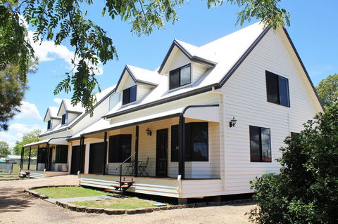 Dalby Apartments Self Contained Motel Accommodation - Lightning Ridge Tourism 0