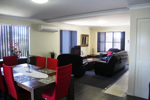 Dalby Apartments Self Contained Motel Accommodation - Lightning Ridge Tourism 2