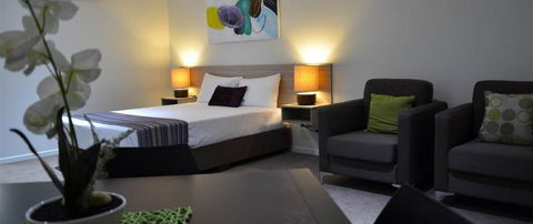 EconoLodge Beachside Motel - Lightning Ridge Tourism 1